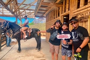 Medellín: Guatapé Private Tour with Helicopter & Boat Ride