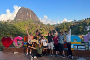 Medellin: Guatapé Tour met Penol Rock Ticket & Boottocht