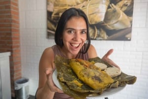 Medellín: Guided Street Food Tour with Tastings (El Poblado)