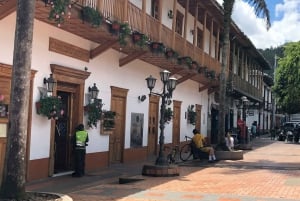 Medellín: Visita Privada de Medio Día a Ciudades Coloniales