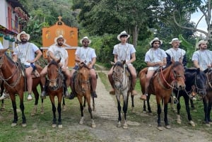 Medellin: Reiten auf einer Kaffeefarm Tour mit Kaffee Spa