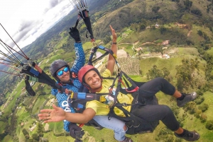 Bello: Paragliding in Medellín with Videos and Photos