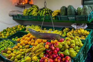 Medellin: wycieczka po lokalnym rynku z degustacjami egzotycznych owoców
