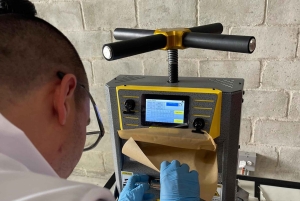 Medellín: Tour durch die medizinische Cannabisindustrie mit Labor & Mittagessen