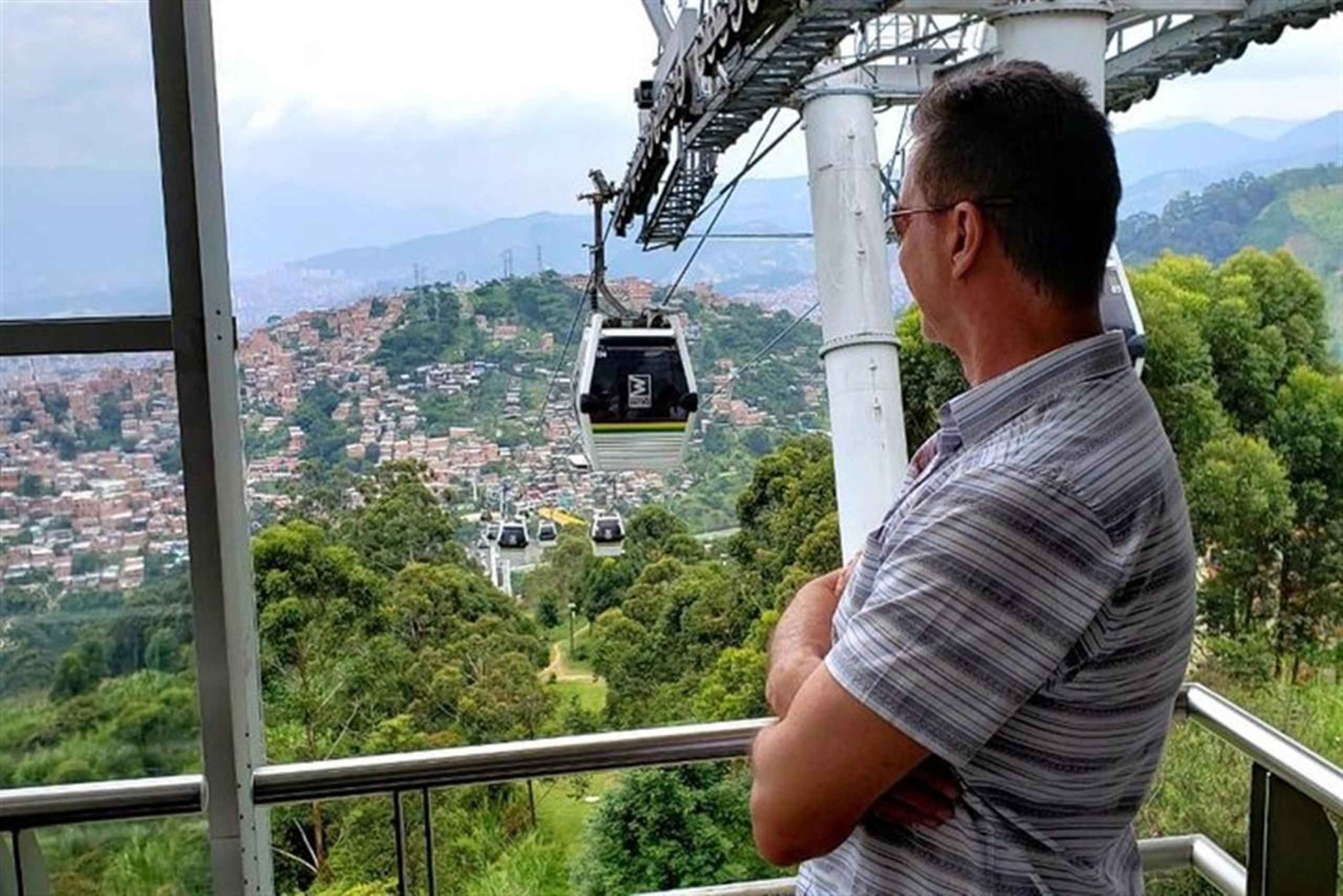 Medellín: Metro- und Metro-Seilbahn-Tour