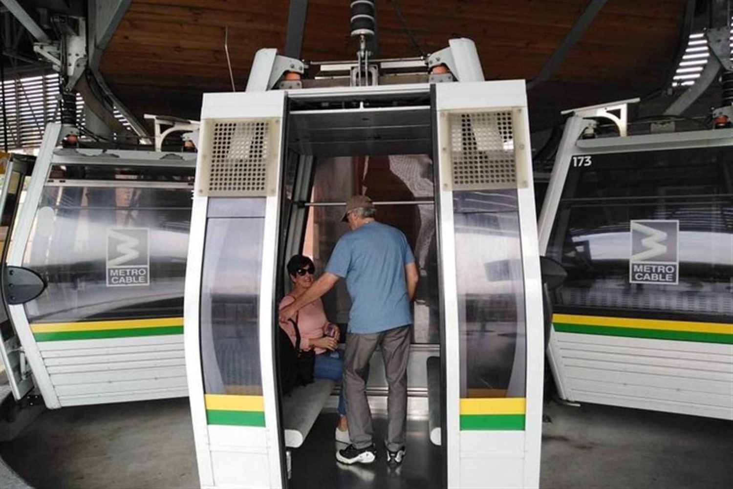 Medellín: Metro- und Metro-Seilbahn-Tour