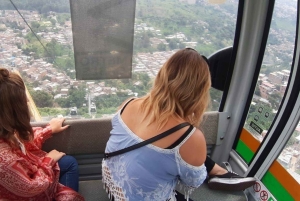 Medellín: Metro- und Metro-Seilbahn-Tour