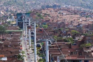 Medellín: Metro- und Metro-Seilbahn-Tour