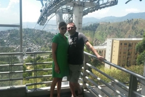 Medellín: Metro- und Metro-Seilbahn-Tour