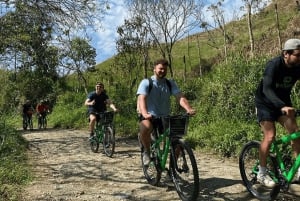 Medellín: Mountainbike-tur med frokost og afhentning