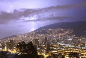 Medellín : Une nuit au mirador El Cielo avec activités