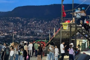 Medellín : Une nuit au mirador El Cielo avec activités