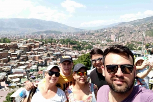 Medellín: Pablo Escobar y Comuna 13 Tour de día completo con almuerzo