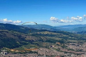 Medellín: Paragliding Experience