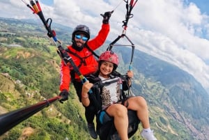 Medellín: Paragliding with experts