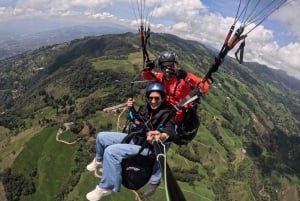 Medellín: Paragliding with experts