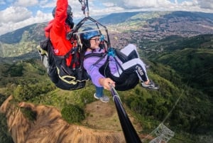 Medellín: Paragliding with experts