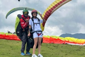 Medellín: Paragliding with experts
