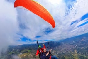Medellín: Paragliding with experts