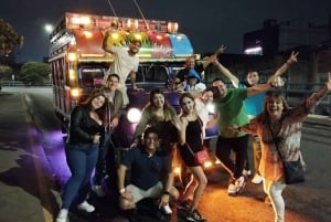 Medellín: Fiesta en autobús con DJ y degustación de comida callejera
