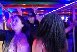 メデジン：DJ とストリート フードの試食付きパーティー バス