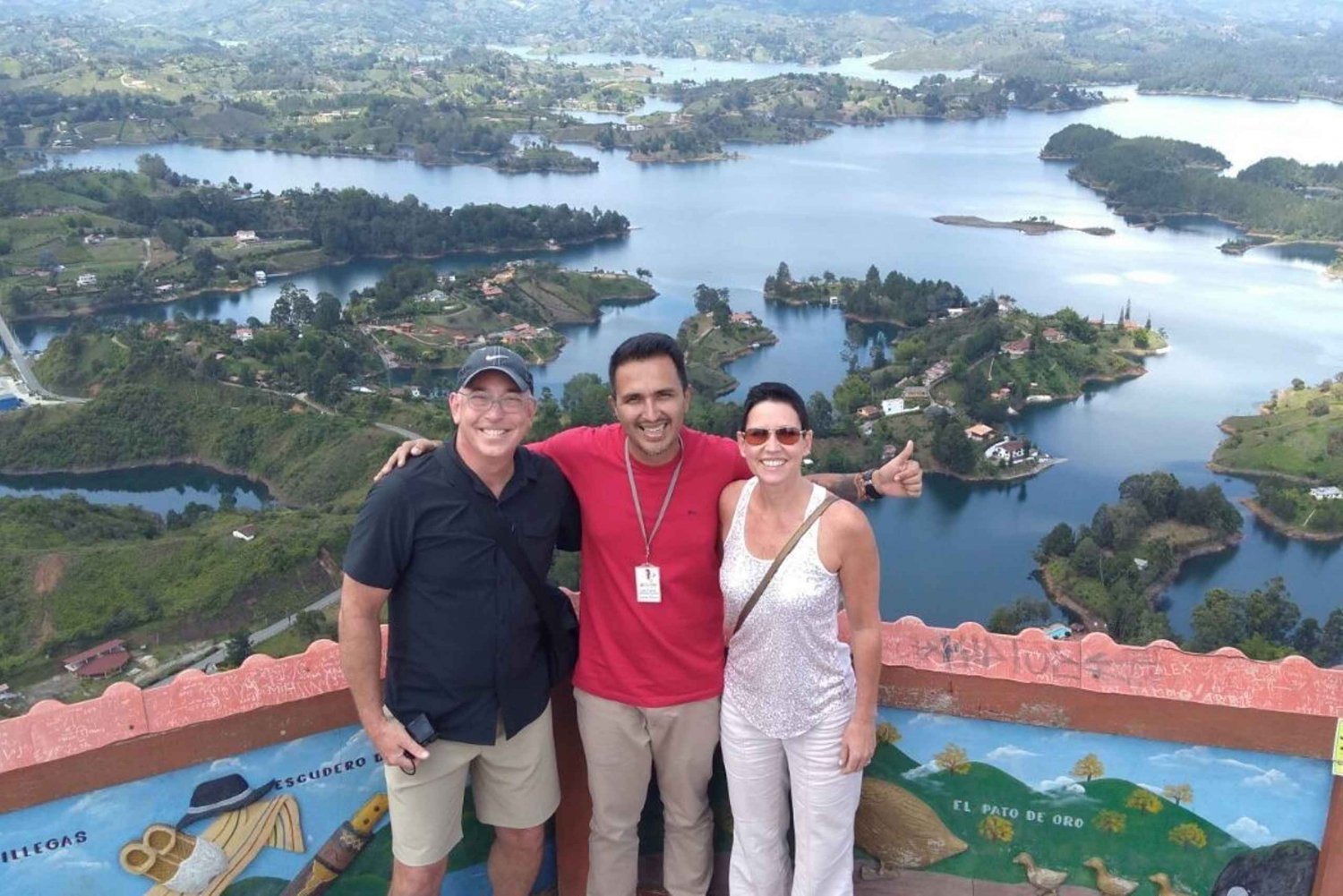 Medellin: Peñol Rock and Guatape Group Tour