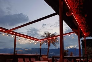 メデジン：秘密の屋上＆隠れ家クラブ ナイトツアー