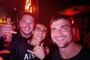 メデジン：秘密の屋上＆隠れ家クラブ ナイトツアー