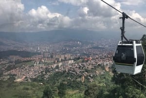 Medellín: Private City Tour with Metrocable and Comuna 13