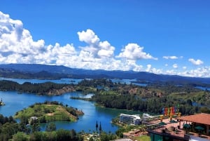 Medellín: Excursión Privada a Guatapé con Desayuno, Almuerzo y Crucero