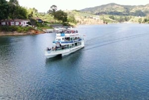 Medellín: Private Guatapé Tour w/ Breakfast, Lunch & Cruise