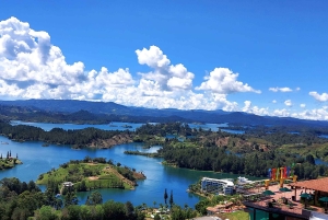 Medellín: Private Guatapé Tour mit Frühstück, Mittagessen und Kreuzfahrt
