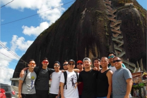 Medellín: Private Guatapé Tour mit Frühstück, Mittagessen und Kreuzfahrt