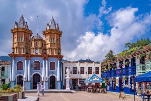 Medellín: Private Guatapé Tour mit Frühstück, Mittagessen und Kreuzfahrt