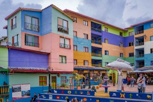 Medellín: Private Guatapé Tour mit Frühstück, Mittagessen und Kreuzfahrt