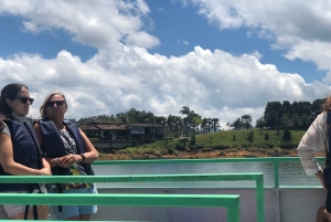 Medellín : Guatapé privé avec billets pour le Peñol et tour en bateau