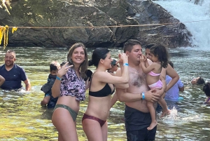 Медельин: однодневная поездка с тубингом по реке и барбекю с трансфером из отеля