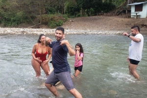 Медельин: однодневная поездка с тубингом по реке и барбекю с трансфером из отеля