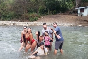 Медельин: однодневная поездка с тубингом по реке и барбекю с трансфером из отеля