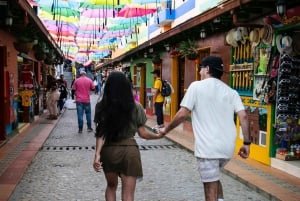Medellín: Excursión al Peñón de Guatapé con Crucero y Degustaciones Locales