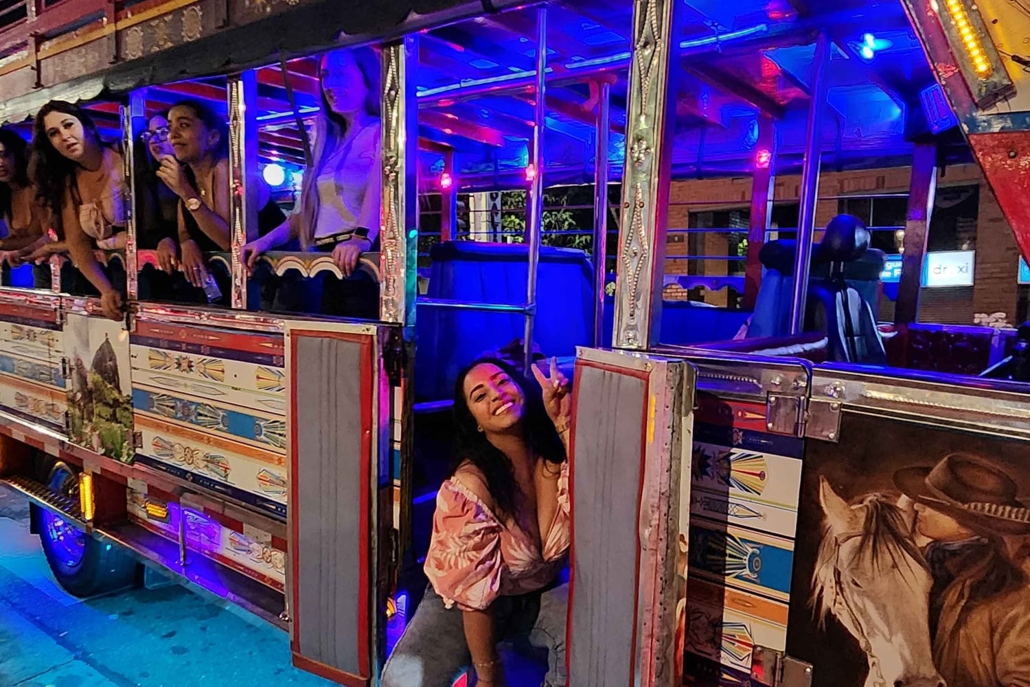 Medellin: Rumbero Party Bus con tutta la birra possibile