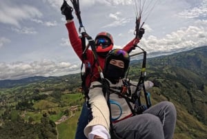 Medellín: San Félix Paragliding Experience