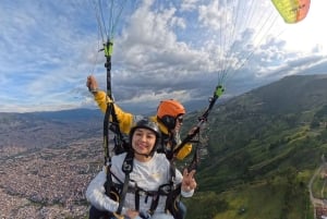 Medellín, San Felix: Paragliding-tur over byen