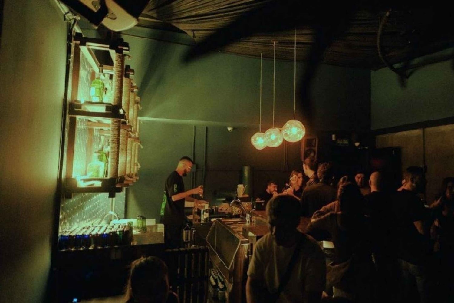 Medellín : visite nocturne des toits secrets et des clubs cachés