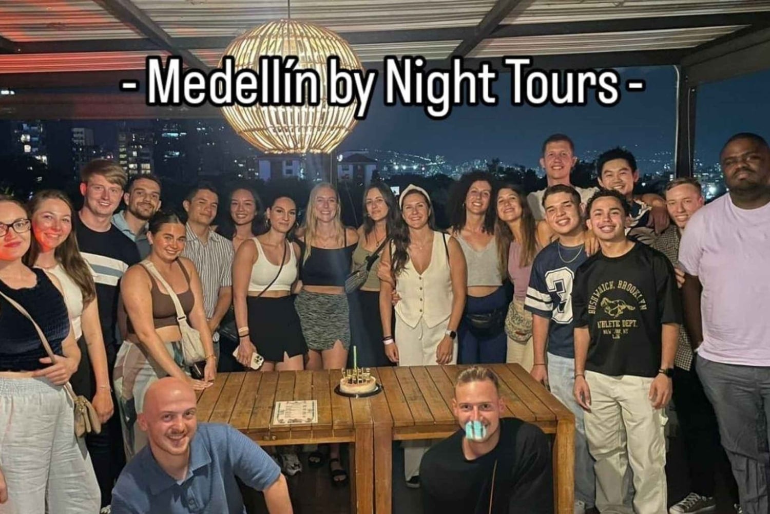 Medellín : visite nocturne des toits secrets et des clubs cachés