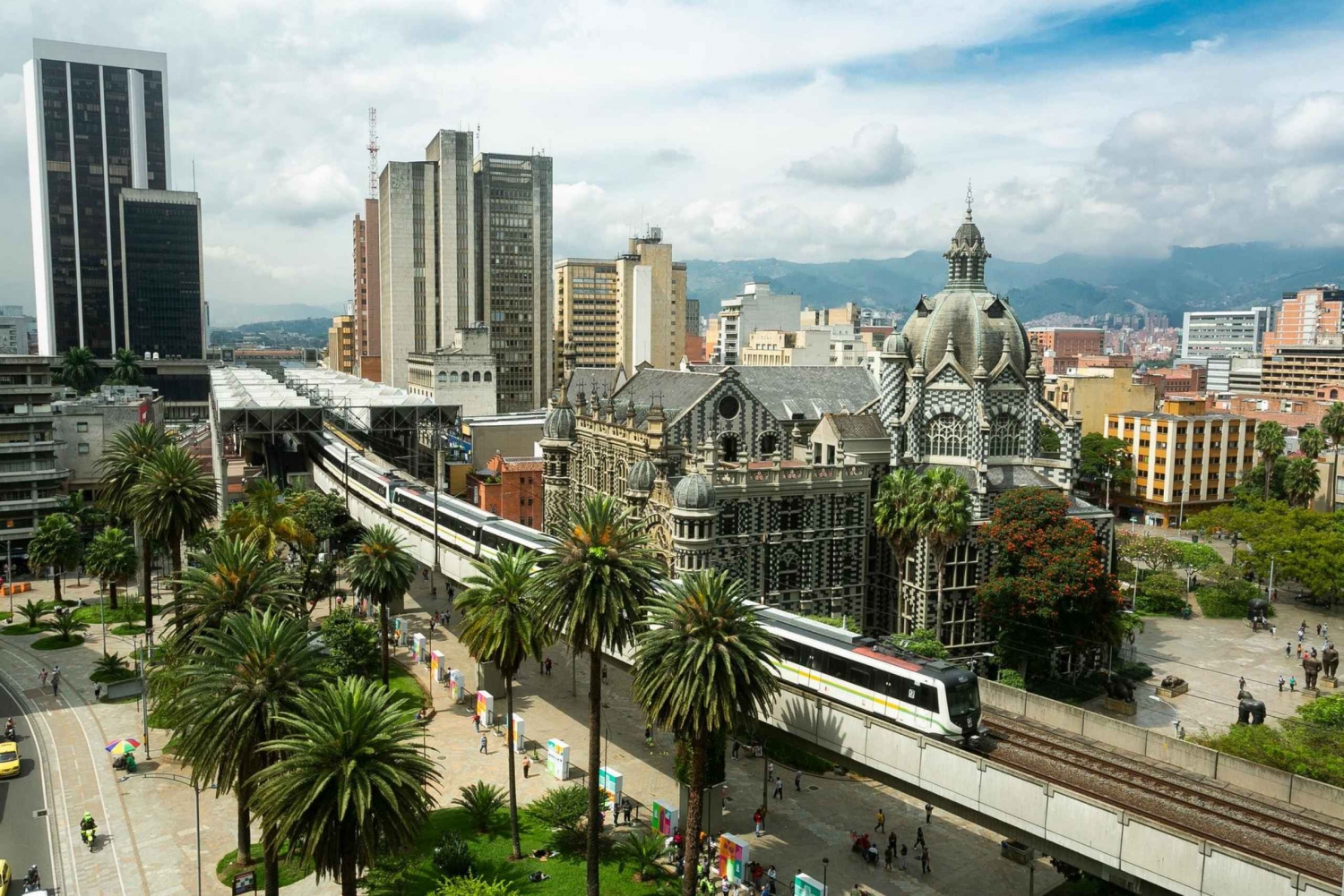 Visita compartida a pie de Medellín Billete de metro incluido