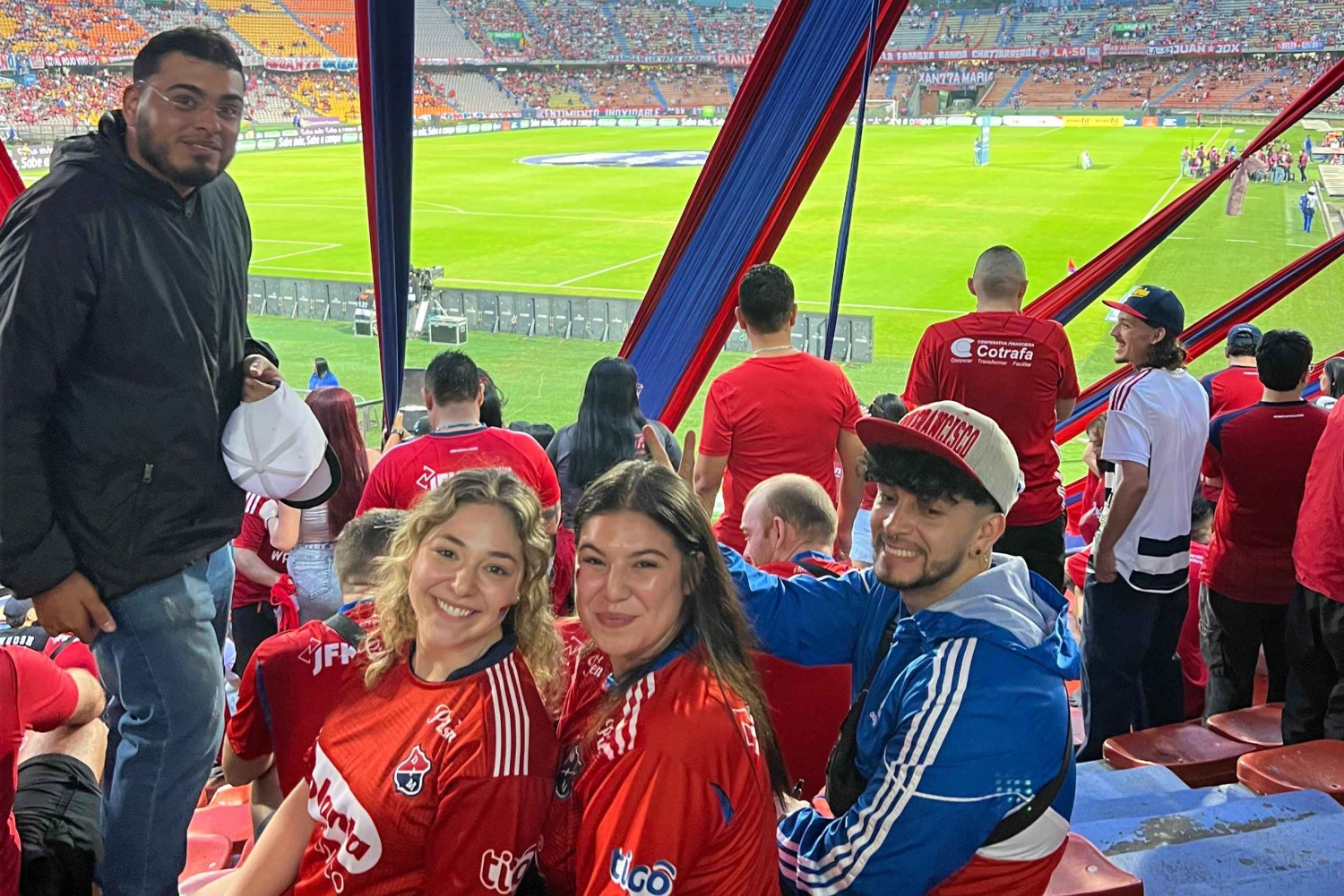 Medellín: Tour di calcio con guida e biglietti per la partita