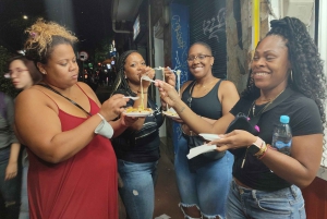 Medellín: Comida callejera y visita a la azotea del Poblado con un lugareño