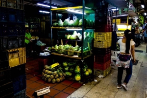 Medellin: Taste exotic fruits and explore local markets