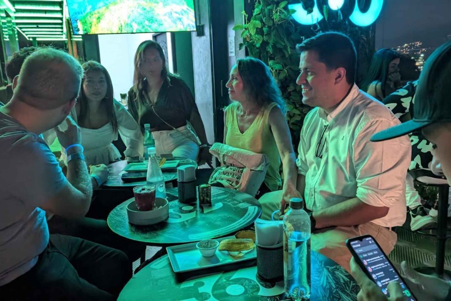 Medellin: maistelua katuruoasta El Pobladon katoilla